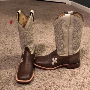 cowgirl boots